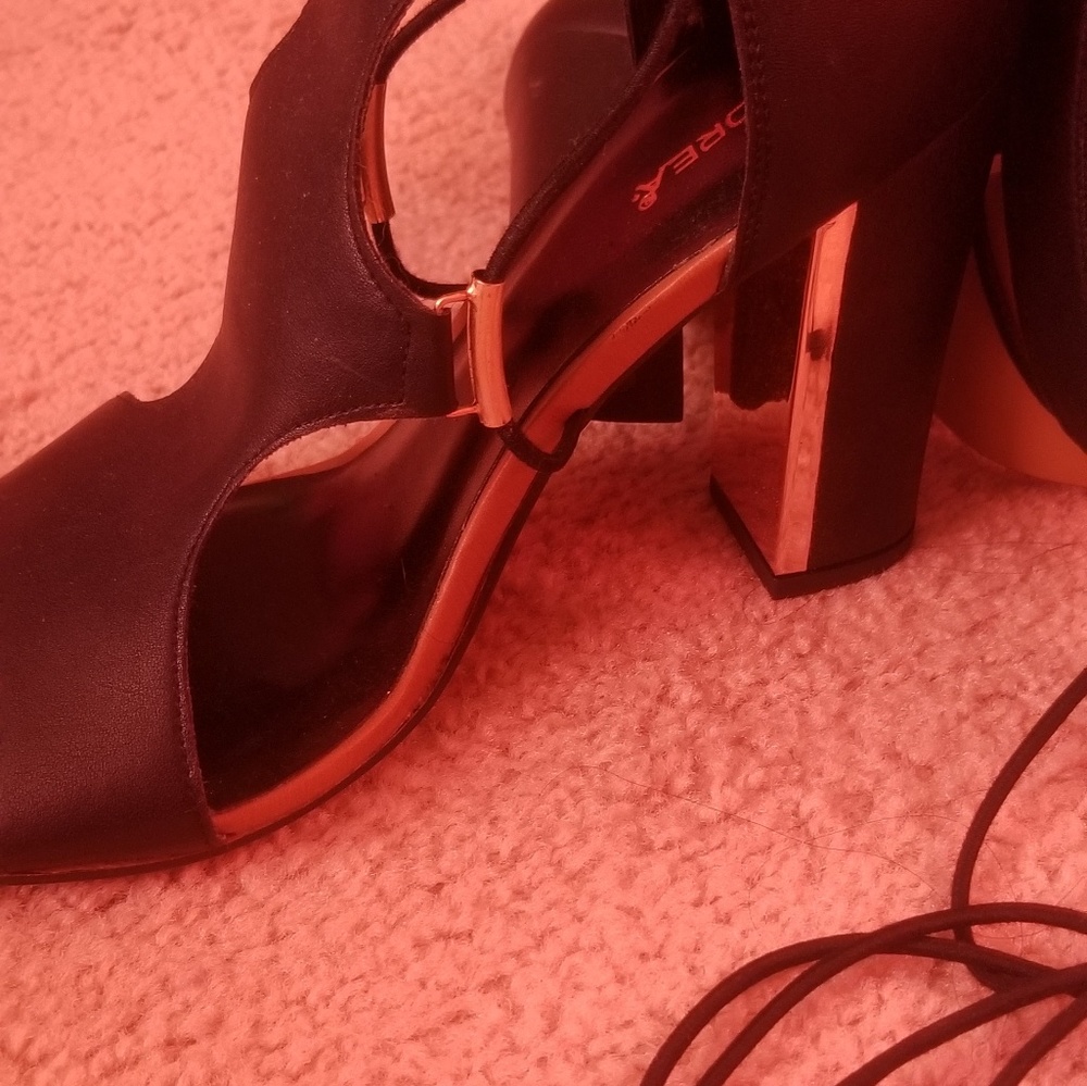 Heels - Picture 4 of 5